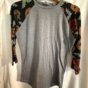 LulaRoe‎ Gray XS Top 3/4 sleeve #HalloweenVibe